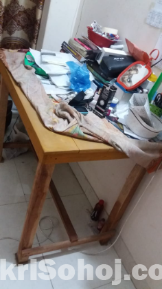 একটি চেয়ার ও টেবিল  বিক্রয় করা হইবে